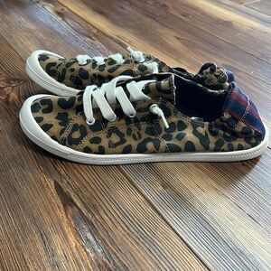 Madden sneakers size 8.5